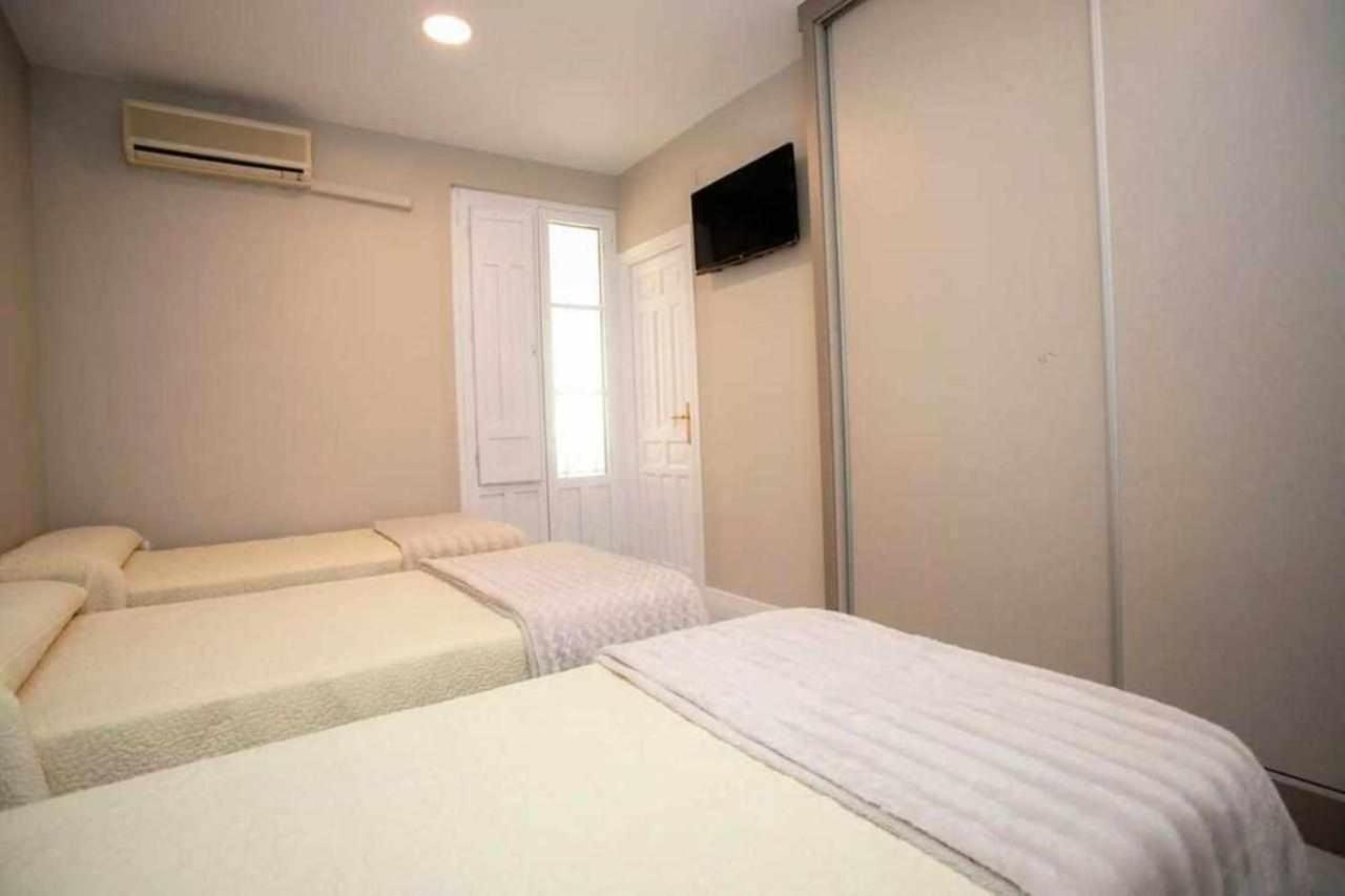 גרנדה Hostal Viena Plaza Nueva מראה חיצוני תמונה