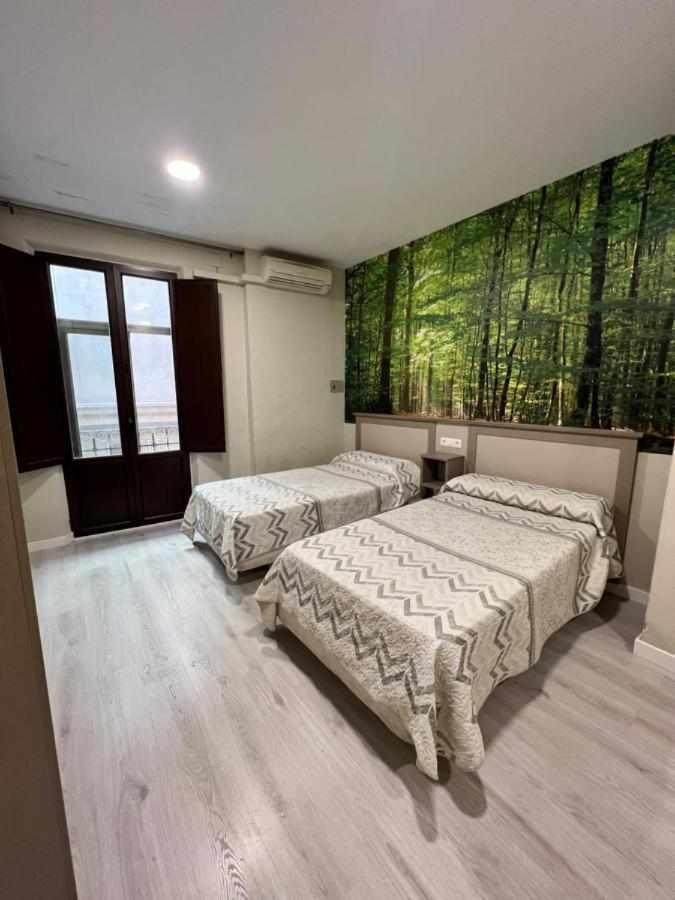 גרנדה Hostal Viena Plaza Nueva מראה חיצוני תמונה