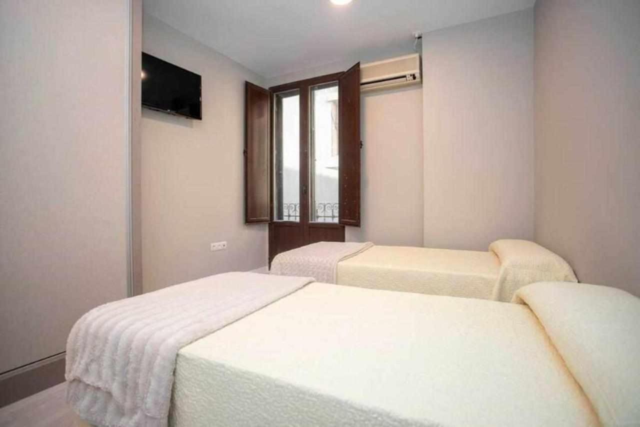 גרנדה Hostal Viena Plaza Nueva מראה חיצוני תמונה