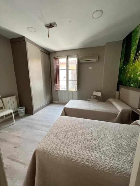 גרנדה Hostal Viena Plaza Nueva מראה חיצוני תמונה